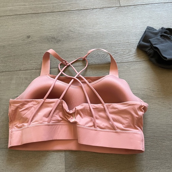Nike sports bra - Picture 1 of 3